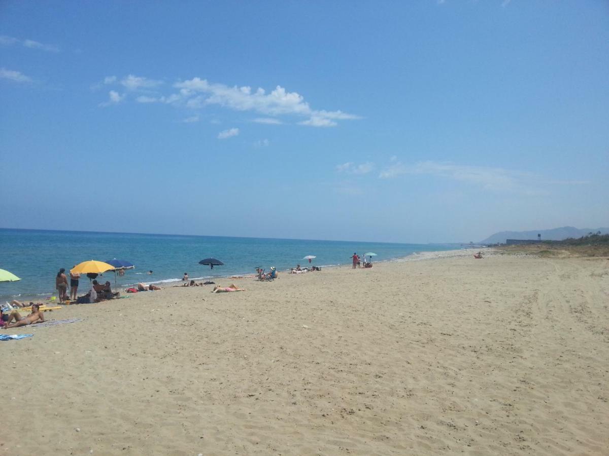 Mansarda Con Vista Piscina Villa Campofelice di Roccella Kültér fotó