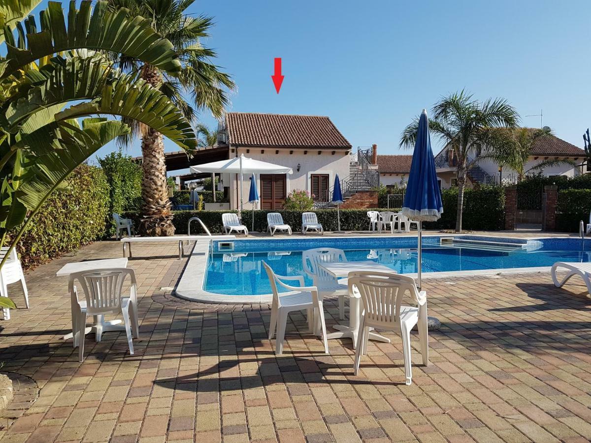 Mansarda Con Vista Piscina Villa Campofelice di Roccella Kültér fotó
