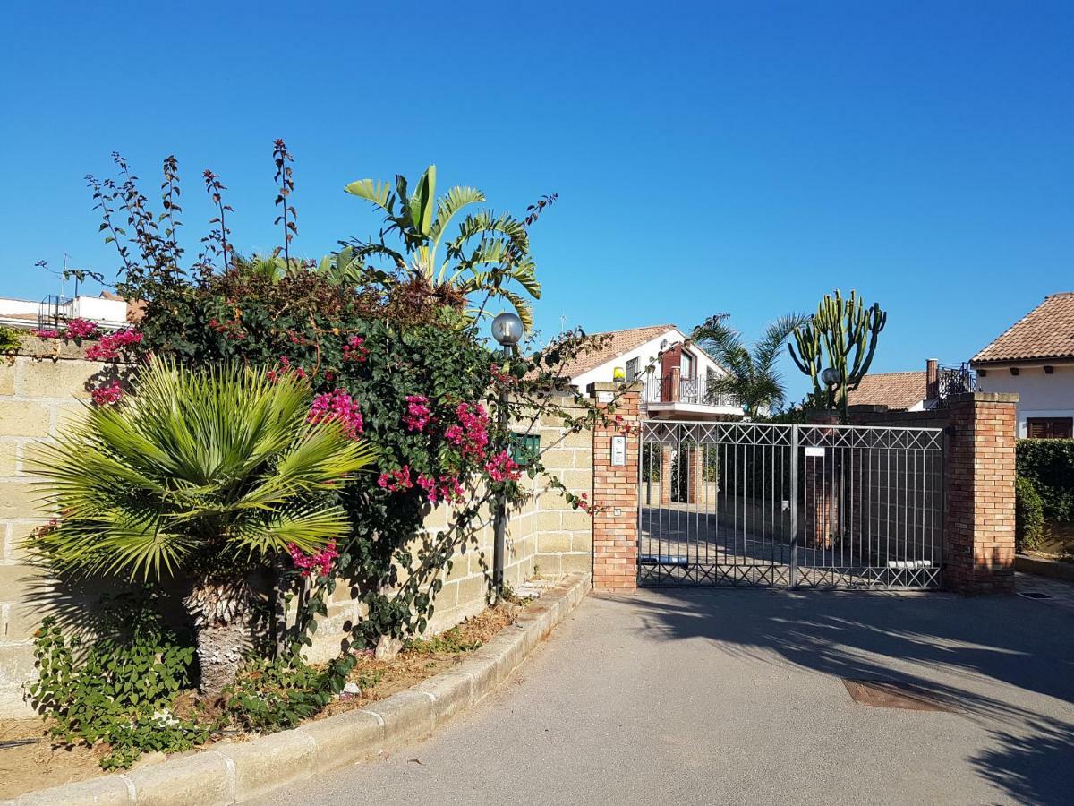 Mansarda Con Vista Piscina Villa Campofelice di Roccella Kültér fotó