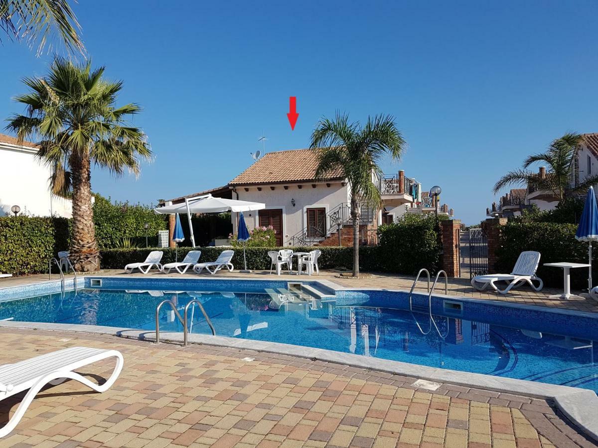 Mansarda Con Vista Piscina Villa Campofelice di Roccella Kültér fotó