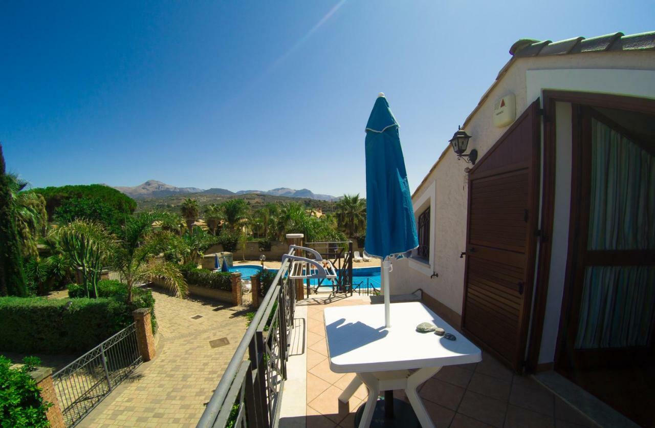 Mansarda Con Vista Piscina Villa Campofelice di Roccella Kültér fotó