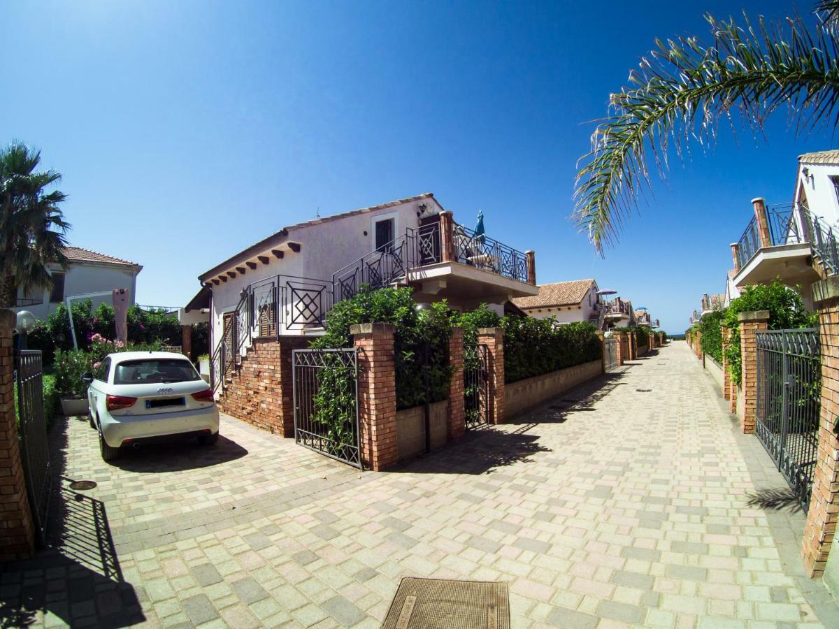 Mansarda Con Vista Piscina Villa Campofelice di Roccella Kültér fotó