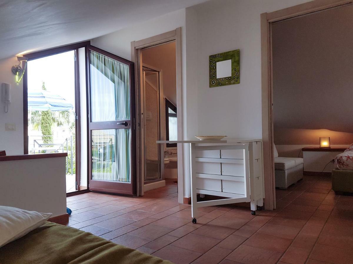 Mansarda Con Vista Piscina Villa Campofelice di Roccella Kültér fotó