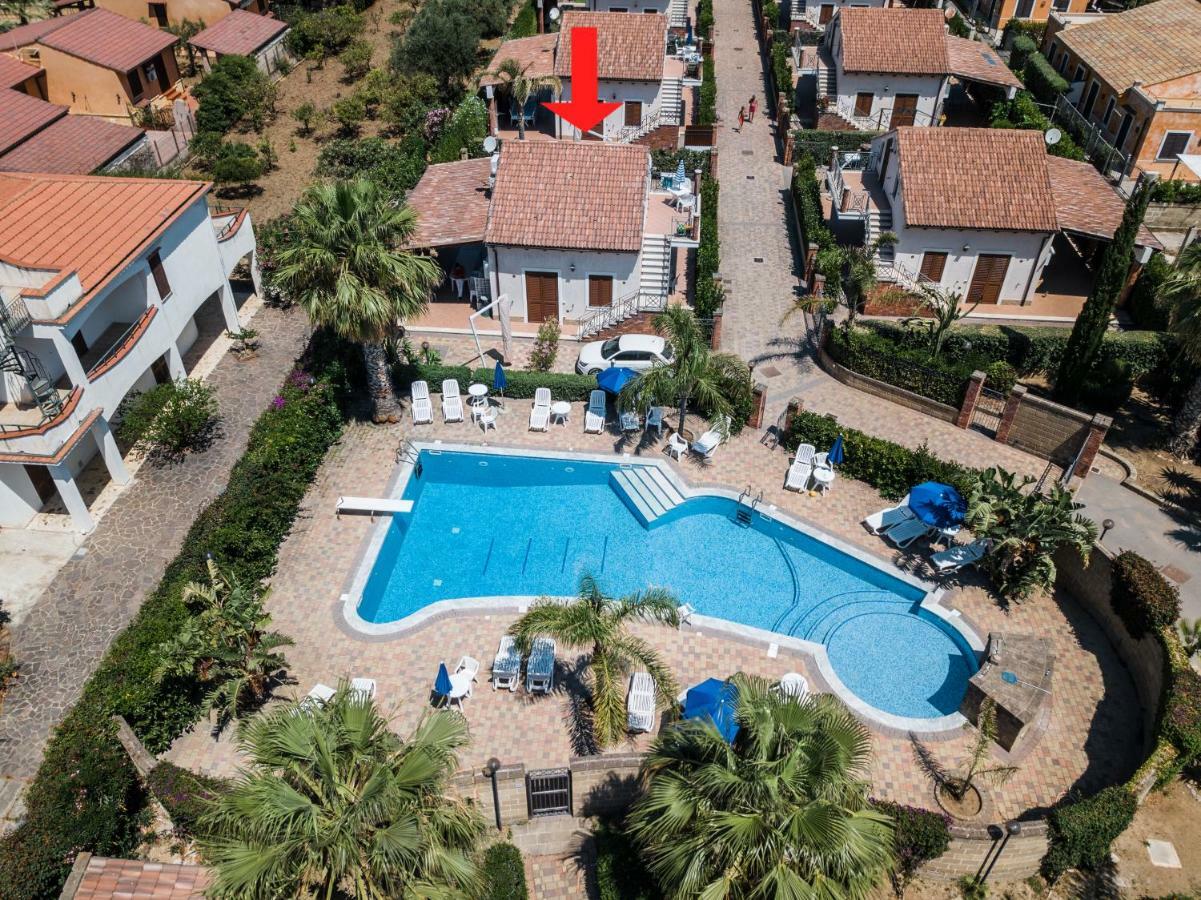 Mansarda Con Vista Piscina Villa Campofelice di Roccella Kültér fotó